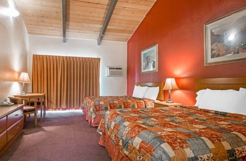Fallbrook Hotel | Rodeway Inn Fallbrook Downtown