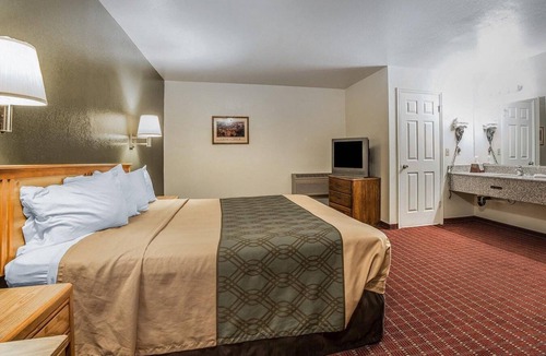 Hurricane Hotel | Rodeway Inn Hurricane - Zion National Park Area