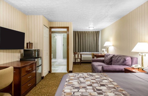 Branford Hotel | Rodeway Inn & Suites Branford - Guilford