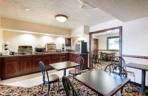 Charles Town Hotel | Rodeway Inn & Suites Charles Town