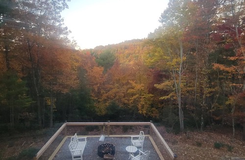 Purlear Cabin | Romantic Cabin Getaway, WIFI, hiking trails waterfalls,and Hot Tub