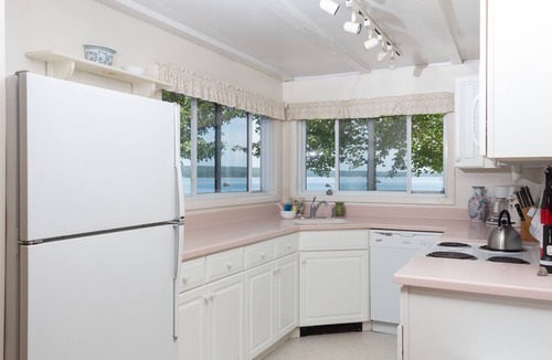 Hancock Point Cottage | Romantic cottage overlooking Frenchman's Bay -