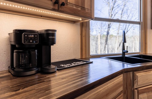 Almo Cabin | Romantic Forest Yurt | Private Hot Tub + King Bed