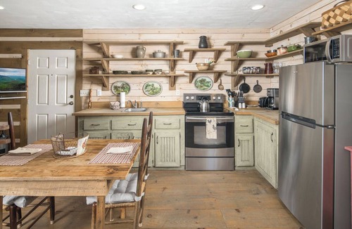 Purlear Cottage | Romantic Mountain Cottage Near Boone
