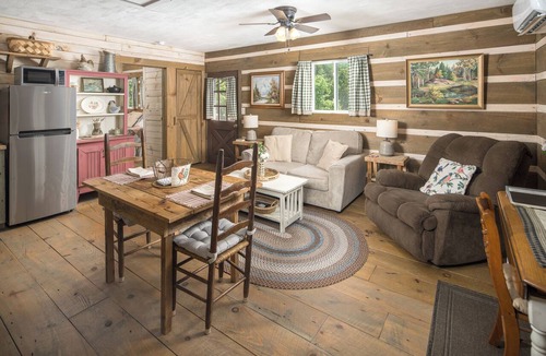 Purlear Cottage | Romantic Mountain Cottage Near Boone