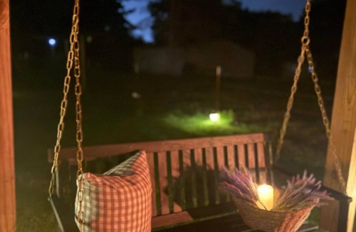 Madison House | Romantic Private Retreat 5 min from downtown with hot tub, firepit, grill