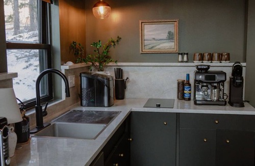 Grantsville Cabin | Romantic Riverside Getaway! Riverview Hot Tub!
