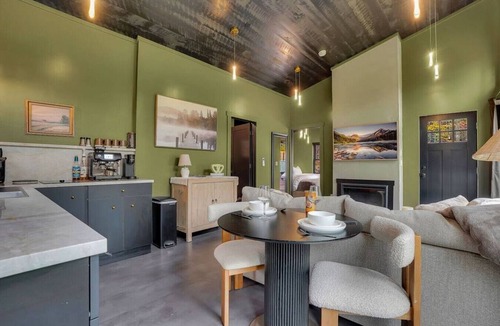 Grantsville Cabin | Romantic Riverside Getaway! Riverview Hot Tub!