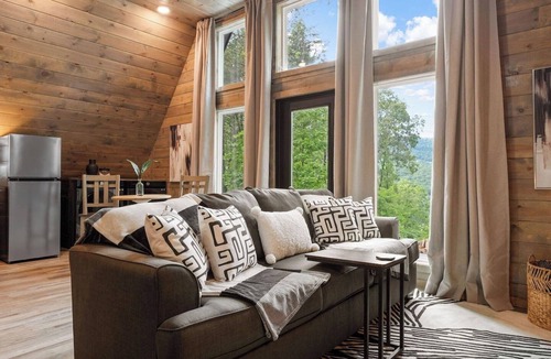Jasper House | Romantic Sunsets Views Couples A Frame & Hot Tub