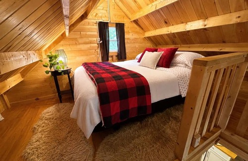 Stoneham House | Romantic Treehouse Suite Lakes Trails & Views