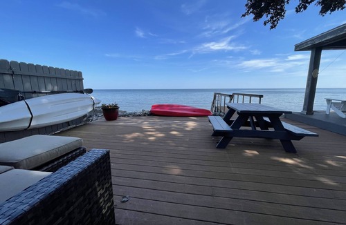 Hilton House | Romantic Waterfront Beach House