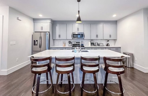 Neponset - Port Norfolk Apartment | Roof Deck 6Bedrooms, W/D, Parking, Baby Crib, Parking!