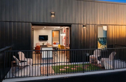 Rolling Mill Hill Apartment | Rooftop Deck & Skyline Views Downtown Penthouse