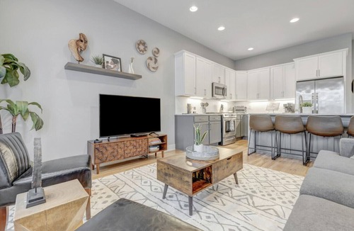 Haynes Area Villa | Rooftop Fire Pit + River Views | 4BR, 4 Private Baths | Sleeps 12