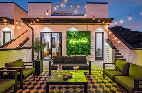 Katie Hill Neighborhood House | Rooftop Hot Tub City Views Pac-Man Pool Table