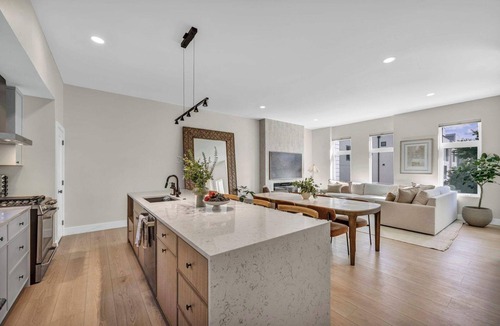 Tremont House | Rooftop Hot Tub + Sauna | Sleeps 10 | Skyline View
