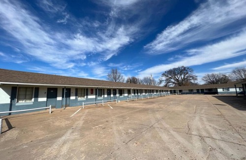 Harper Hotel | Room 31- Standard Queen - Sleeps 2 - Harper Motel