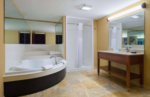 Carlisle Hotel | Room with Whirlpool & Free Breakfast – Just Minutes from Carlisle Army Barracks