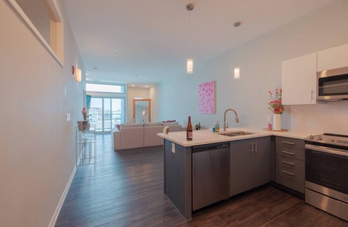 North Kansas City Apartment | Rose Haven Retreat 2BR Loft 1.7 Miles to Downtown