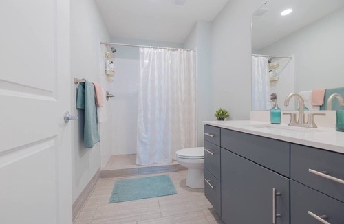 North Kansas City Apartment | Rose Haven Retreat 2BR Loft 1.7 Miles to Downtown