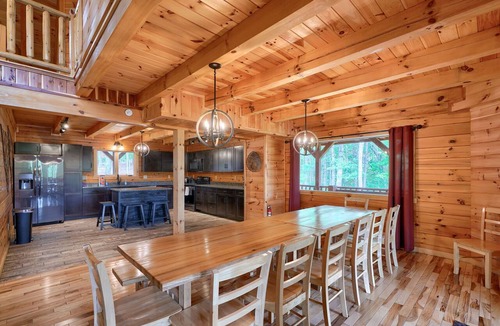 Logan Cabin | Rose Ridge - 8BR/5.5BA Luxury Log Cabin on 25 Acres - Walk to Old Man's Cave!