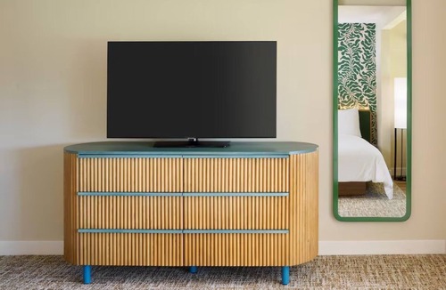 Kaanapali Hotel | Royal Bungalow Studio Suite at Royal Lahaina Resort, 2 Outdoor Pools