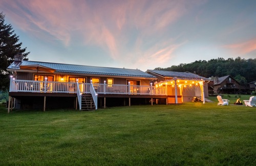 Paradise Point House | Runnin' Down a Dream: Nearby Lake Access, Dog Friendly w/ Hot Tub