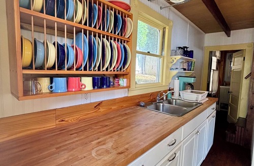 Alton Cabin | Rustic 4-bedroom cabin with WiFi, AC in charming Alton Bay on Lake Winni.