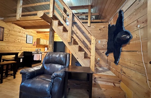 Fishhook Cabin | Rustic and cozy cabin with all new amenities near beautiful Hatcher’s Pass