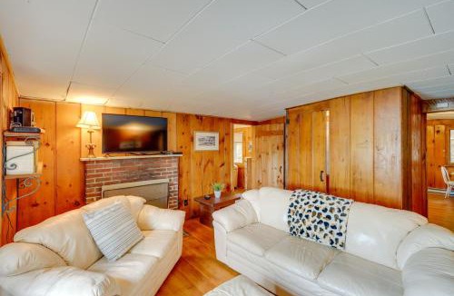 New Marlborough House | Rustic Berkshires Cottage at Lake Buel w/Kayaks!