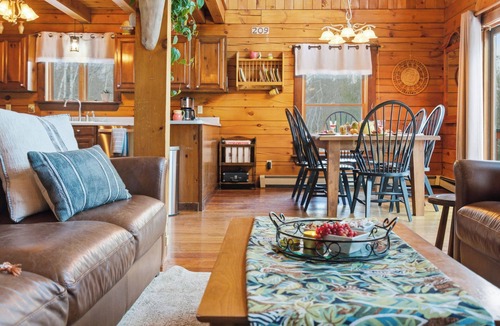 Alton House | Rustic cabin pets family hiking skiing bring boat cozy