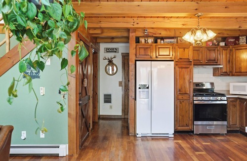Alton House | Rustic cabin pets family hiking skiing bring boat cozy
