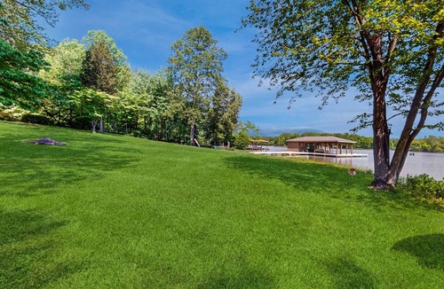 Bumpass House | Rustic lakehouse with views, kayaks, Wifi, Central AC & cozy firepit nights
