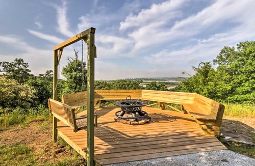 Waveland House | Rustic Lamar Cabin with Deck and Private Hot Tub