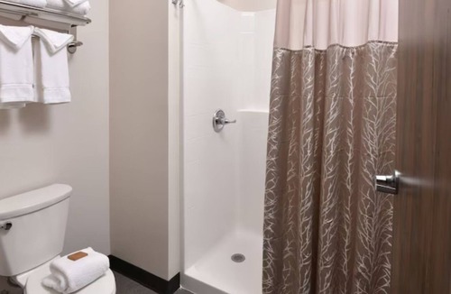 Broken Arrow Hotel | Rustic Lodge-style Stay w/Indoor/Outdoor Poo! Free Parking | 2 Units