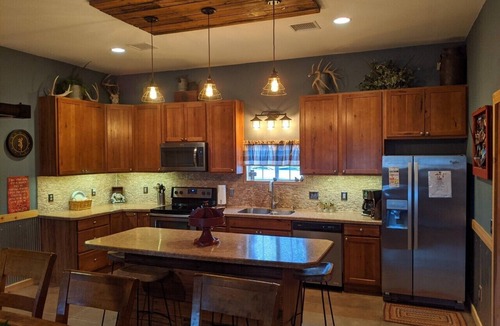 Lake City House | Rustic Lodge within 10 minutes of town
