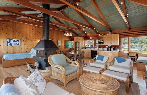 Stinson Beach House | Rustic Oceanfront Retreat in Seadrift