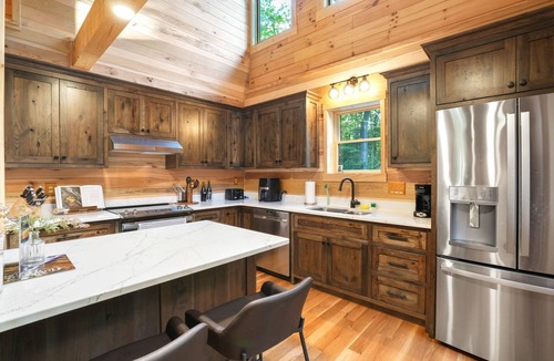 South Bloomingville Cabin | Rustic Ravine | Hocking Hills, Hot Tub, Game Room