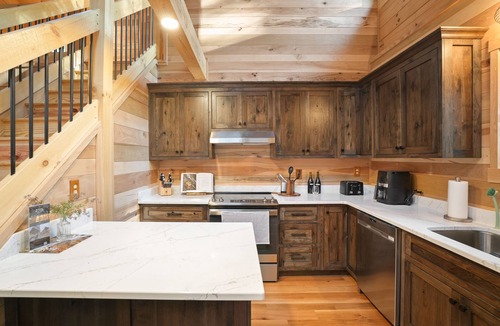 South Bloomingville Cabin | Rustic Ravine | Hocking Hills, Hot Tub, Game Room