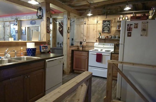 Harrison Cabin | Rustic Serenity in the Ozarks