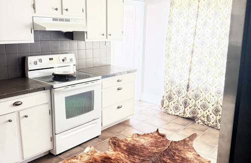 Goodland House | Rustic Spa Escape Near I-70