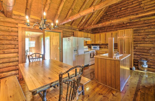 Zanesville Cottage | Rustic Zanesville Getaway w/Expansive Yard!