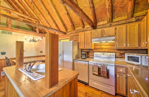 Zanesville Cottage | Rustic Zanesville Getaway w/Expansive Yard!