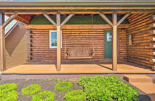 Zanesville Cottage | Rustic Zanesville Getaway w/Expansive Yard!