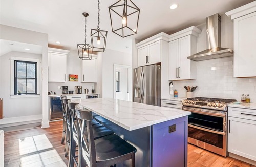 North Glade Hills House | S'more Memories: A cozy 5-bedroom lake cabin in Deep Creek Lake with hot tub.