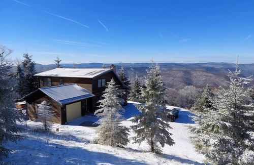 Edray Cabin | S Westridge View Cabin with Hot Tub & Resort Shuttle