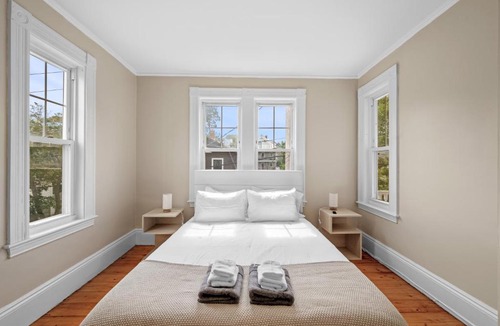 Salem Apartment | Salem 3 Bedroom with Gameroom, Balcony, Parking, and more