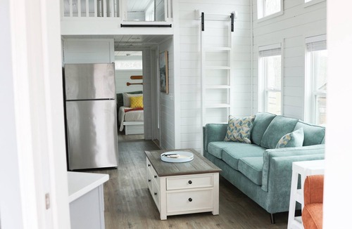 Dover Cottage | Salt and Pepper at In The Pines Pr6264