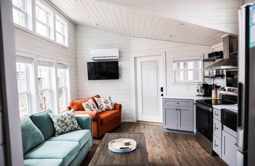 Dover Cottage | Salt and Pepper at In The Pines Pr6264