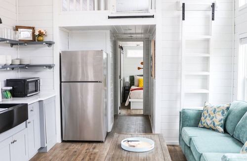 Dover Cottage | Salt and Pepper at In The Pines Pr6264